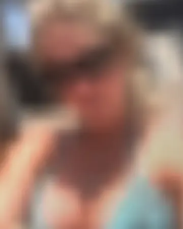 Nora, 23 Jahre — fussfetisch treffen in Britz